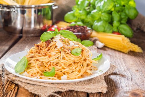 Spaghetti and Tomato Pesto