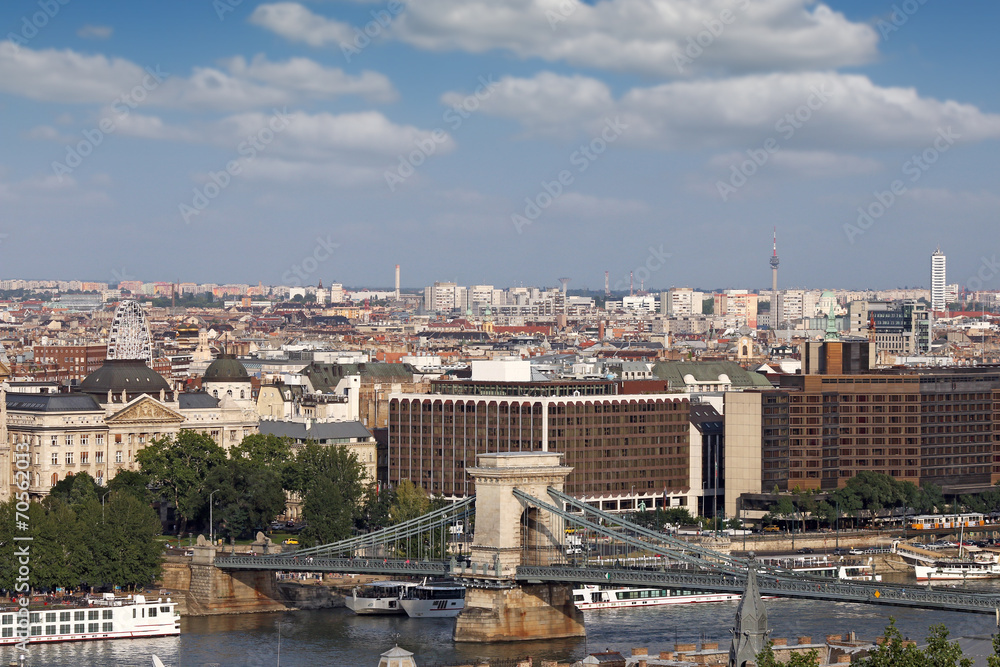 Obraz premium Chain bridge Budapest cityscape Hungary
