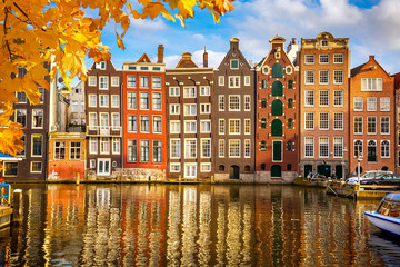 Stickers Amsterdam Oude panden in Amsterdamse binnenstad  © sborisov