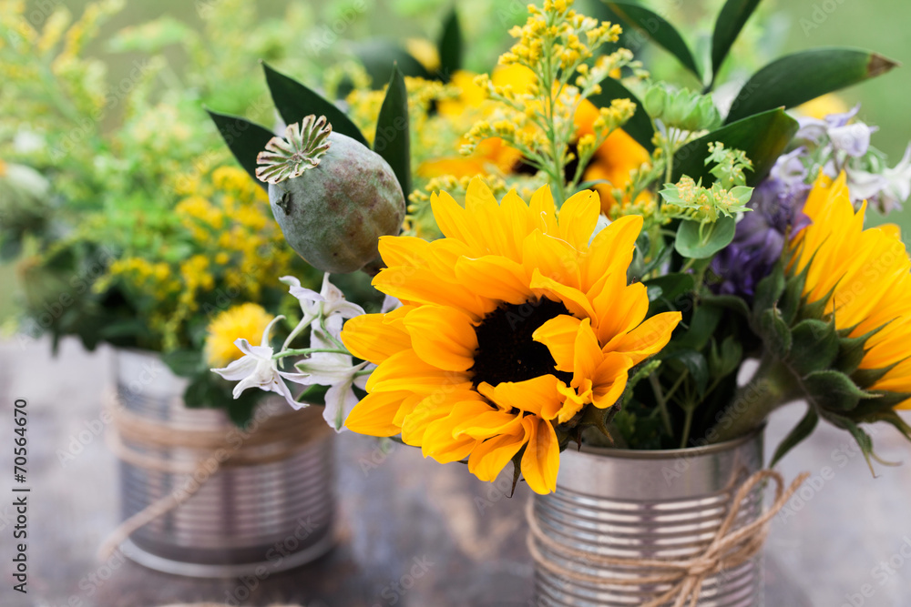 Obraz premium Wild flowers table setting