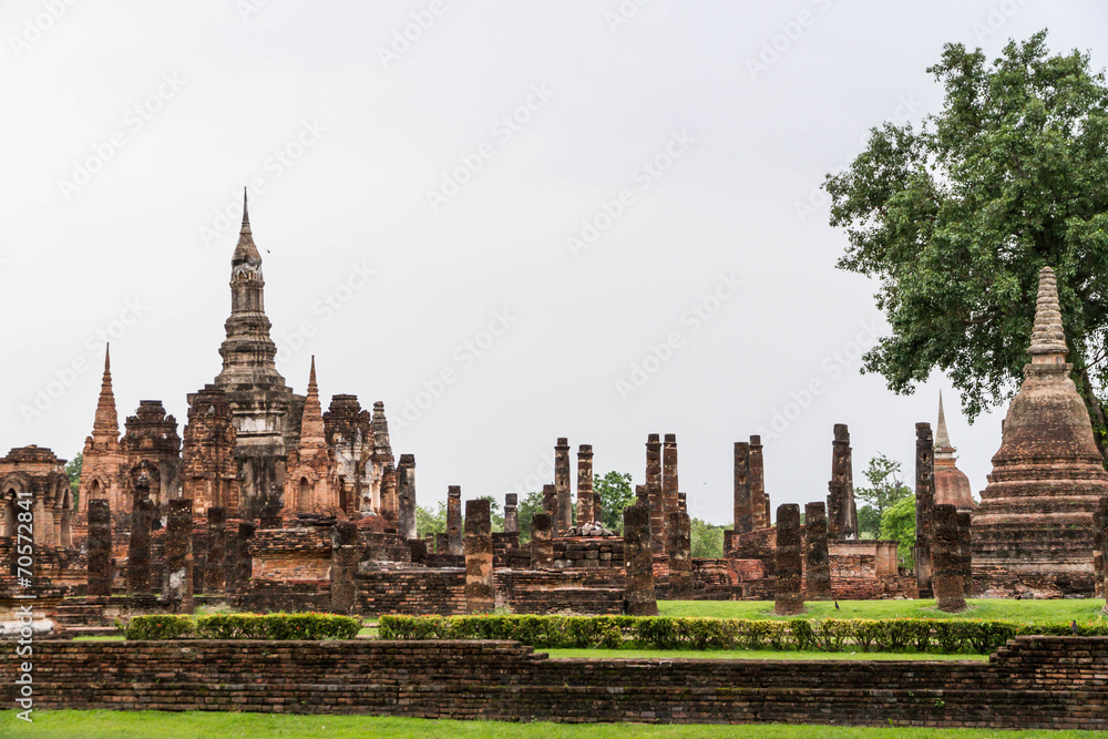 Fototapeta premium ancient temple in thailand