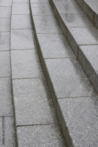 Regennasse Treppe aus Granit