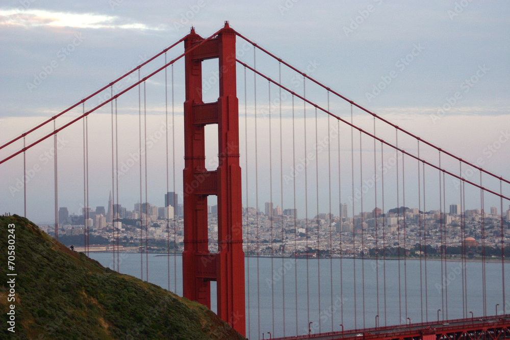 Fototapeta premium Golden Gate Bridge at Dusk