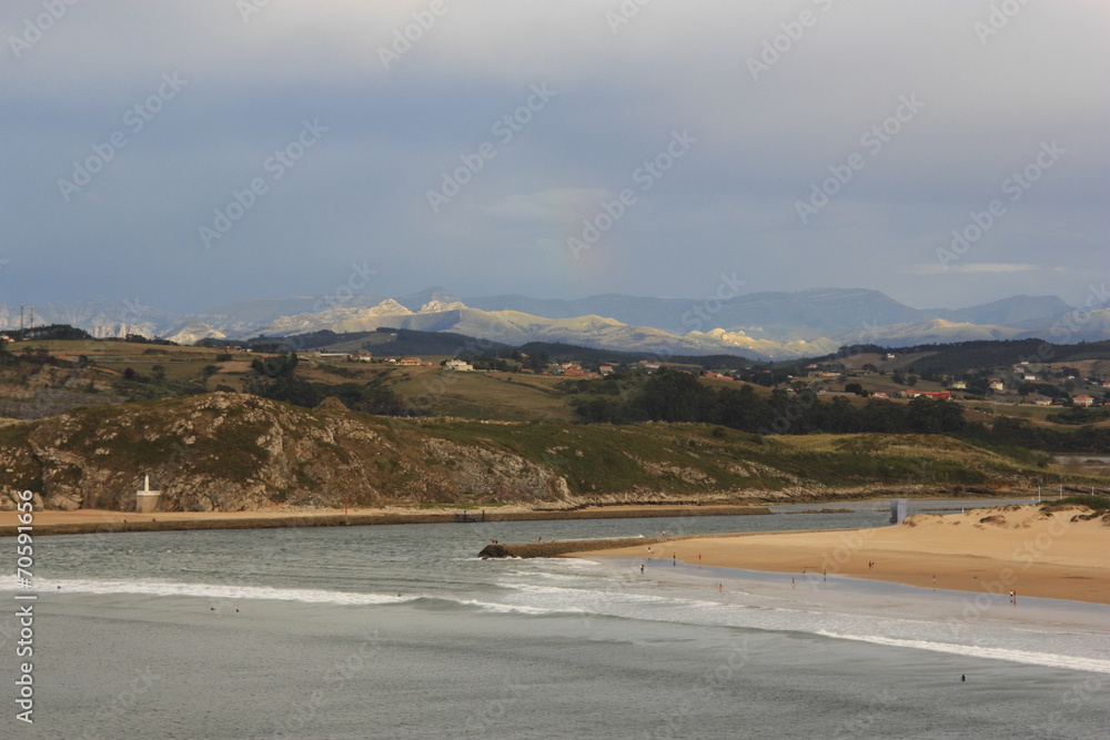 Fototapeta premium Vista de islote y acantilados, Suances. Cantabria
