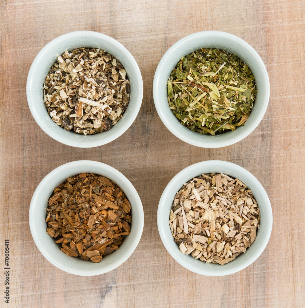 assortiment de plantes en morceaux bardane saponaire quinquinna assortiment de plantes en morceaux bardane saponaire quinquinna