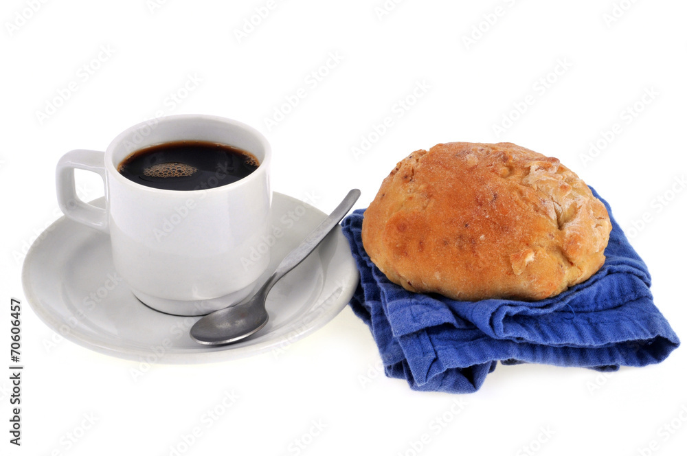 tasse de café et petit pain brioché tasse de café et petit pain brioché