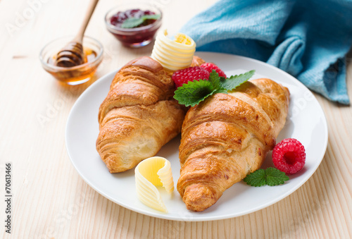 breakfast with croissants
