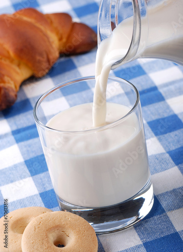 Naklejka napój zdrowie mleko świeży