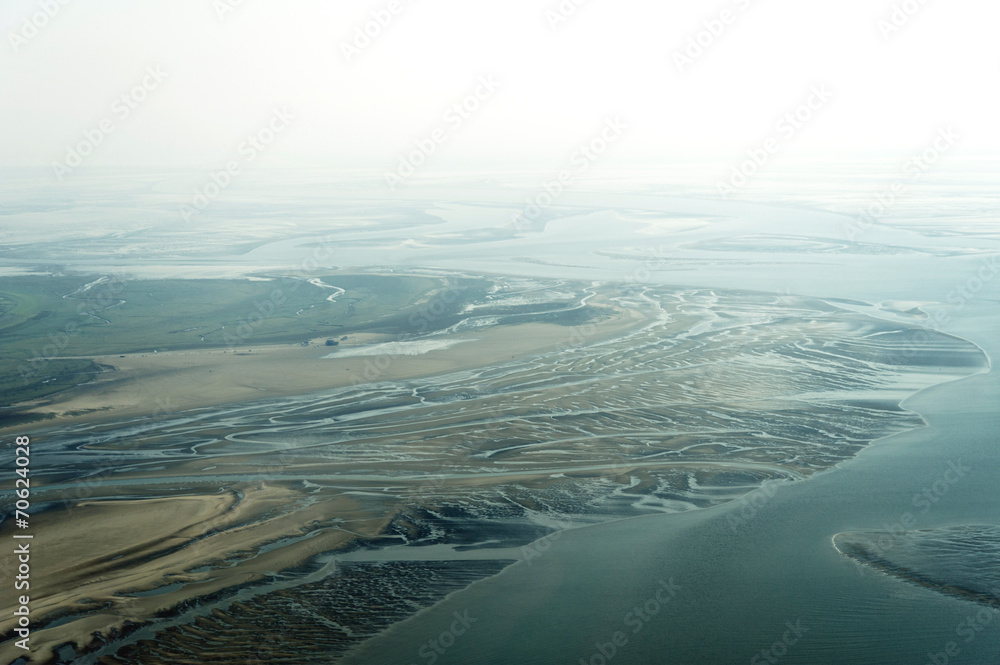 Luftbild vom Schleswig-Holsteinischen Wattenmeer bei St. Peter-O