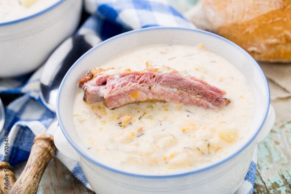 Cheese soup with smoked ribs