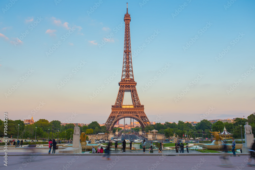 Naklejka premium Wieża Eiffla w Paryżu, Francja.