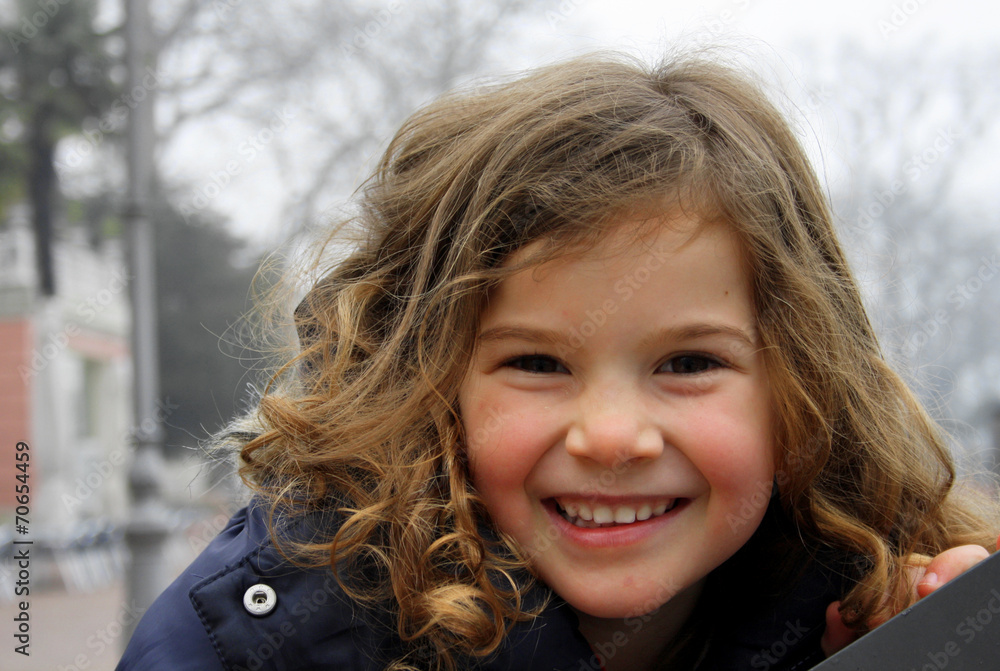 Bambina Che Ride Clipart