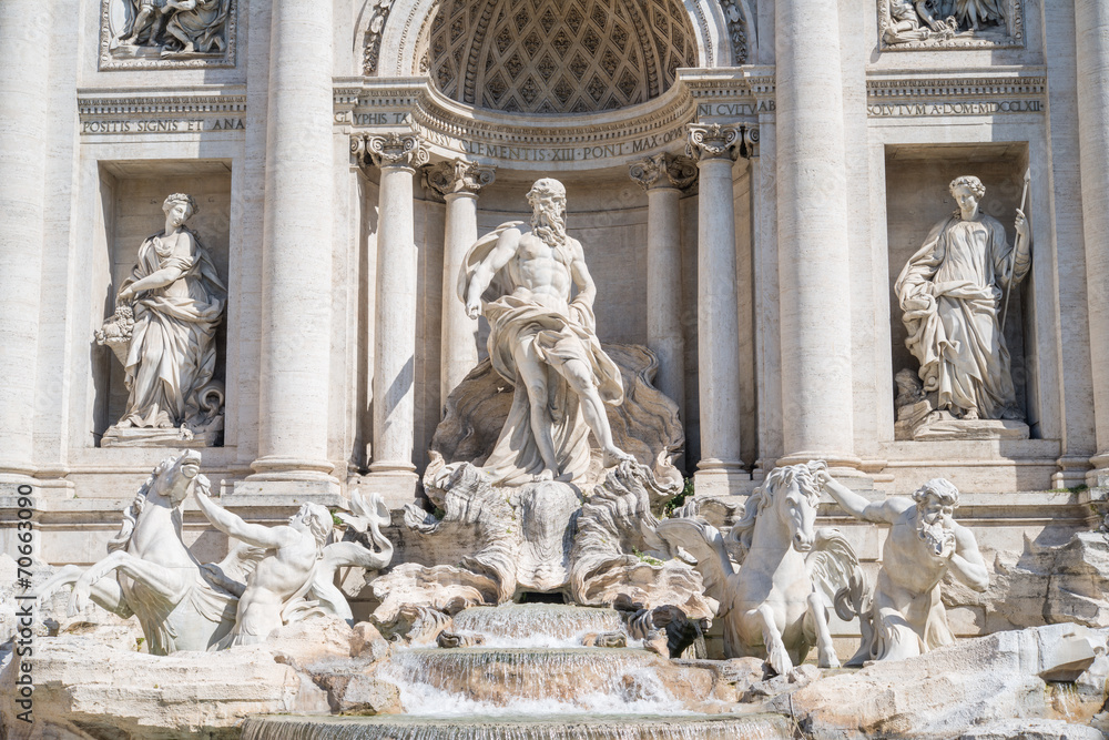 Roma, fontana di Trevi (part.)