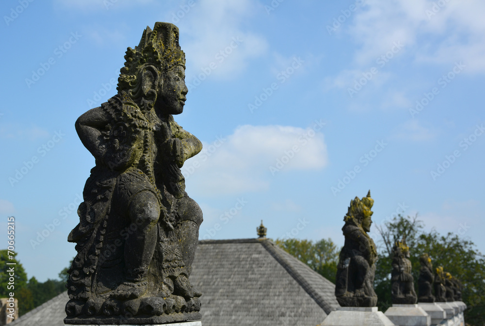 Obraz premium The oriental statuette-1