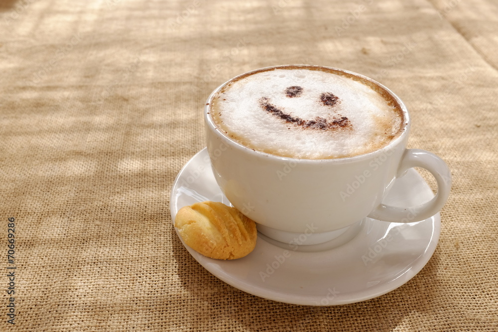 Obraz premium Coffee cappuccino with foam or chocolate smiling happy face