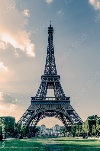 Eiffel tower vintage effect © Alfonsodetomas