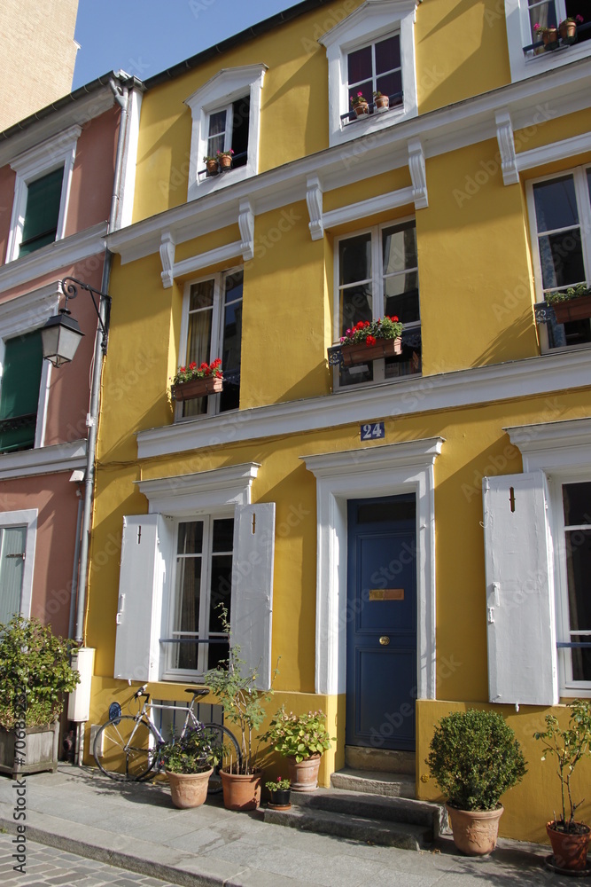 Maison jaune rue Crémieux à Paris Maison jaune rue Crémieux à Paris