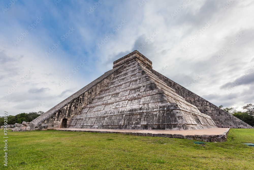 Chichen Itza, Mayan Pyramid, Yucatan, Mexico Chichen Itza, Mayan Pyramid, Yucatan, Mexico