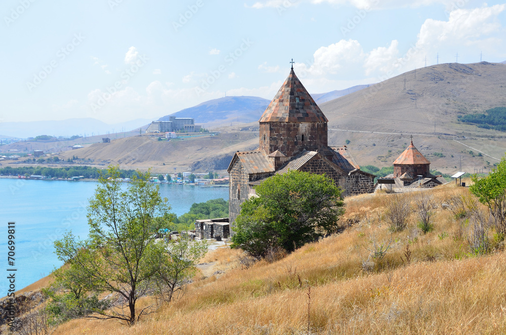 Армения, монастырь 1 века Севанаванк, Сурб Аракелоц