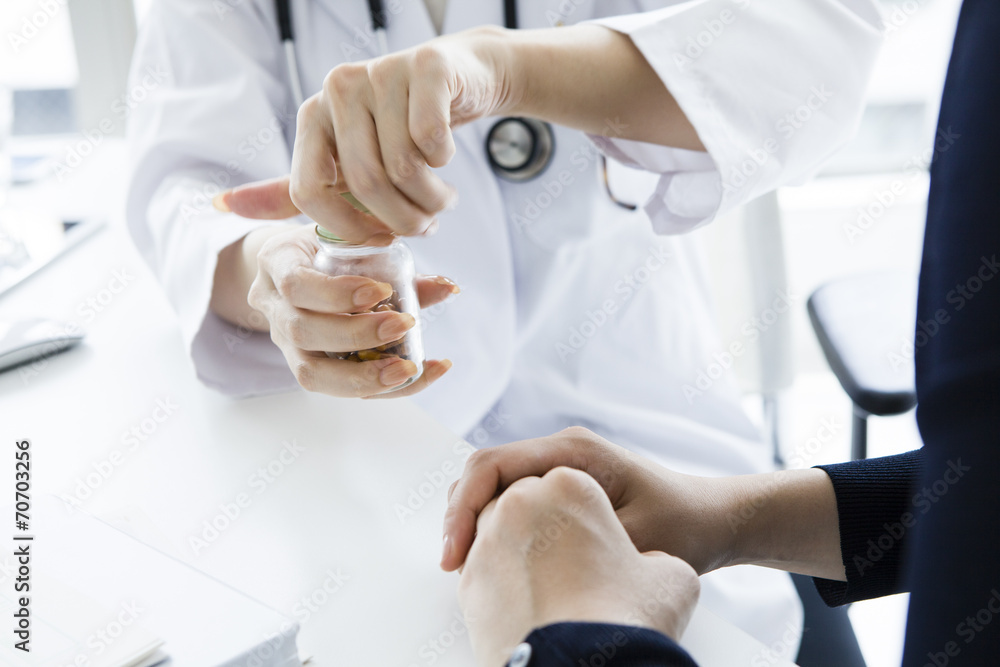 Doctor that describes taking a patient Doctor that describes taking a patient