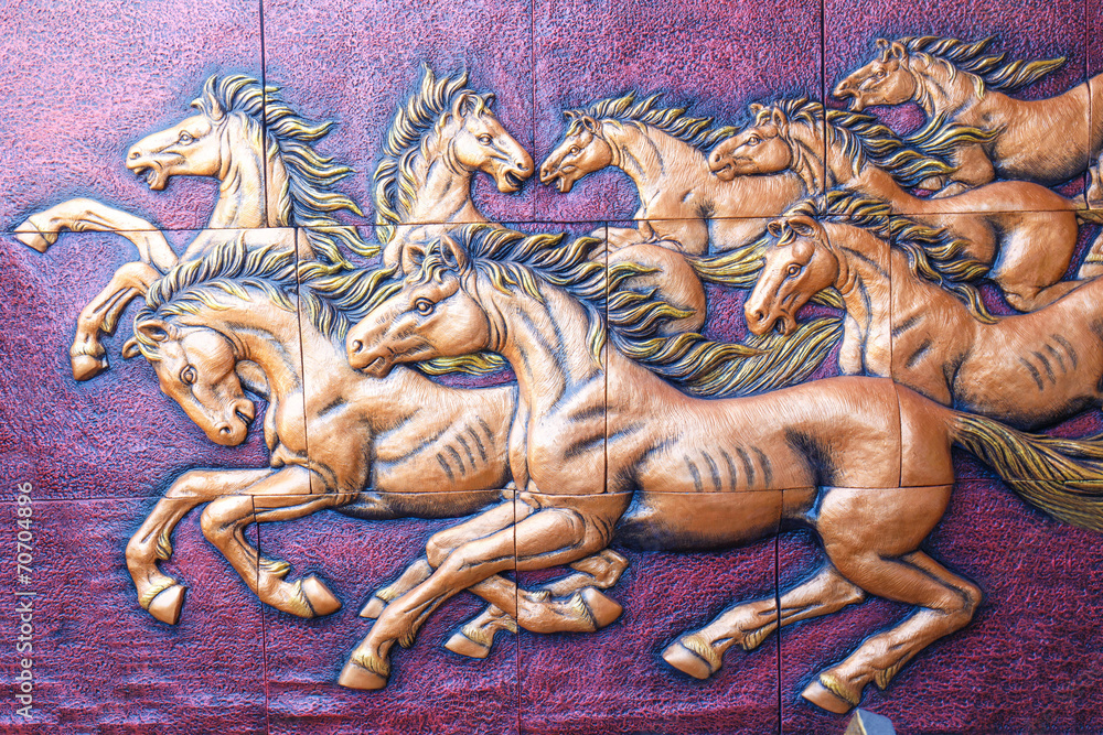Obraz premium Stone sculpture of horse on wall