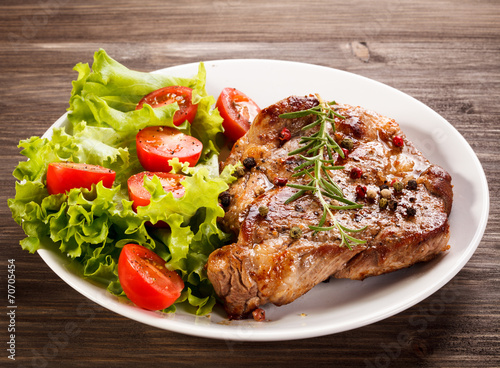 Grilled steak and vegetable salad