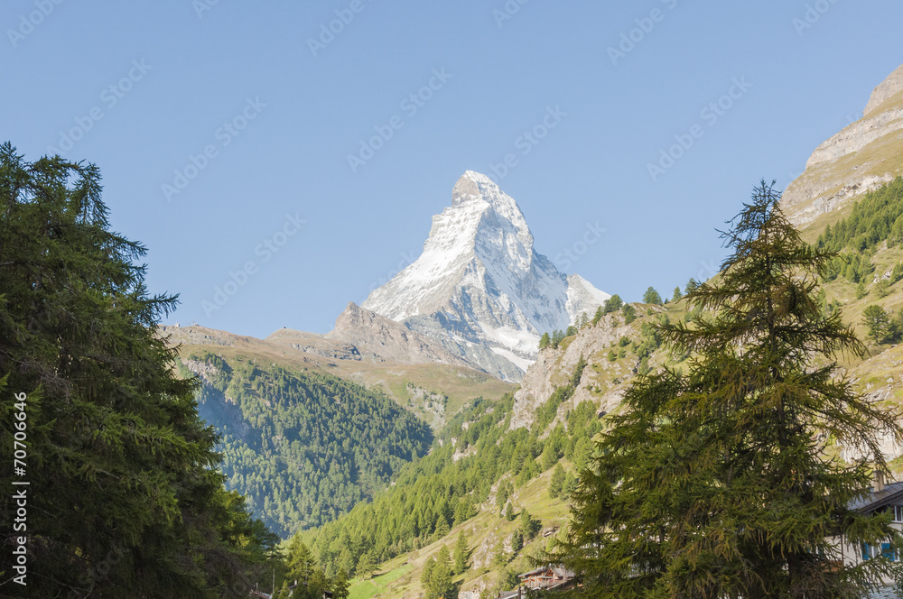 Zermatt, Bergdorf, Holzhäuser, Wanderung, Lärchenwald, Schweiz