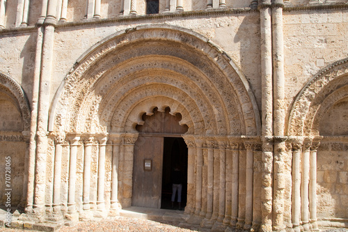 Porche de l'église d'Aubeterre-sur-Dronne