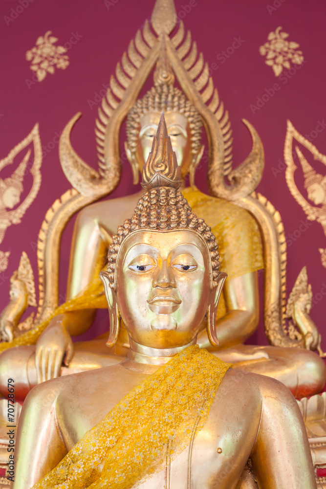 Fototapeta premium Gold Buddha statue