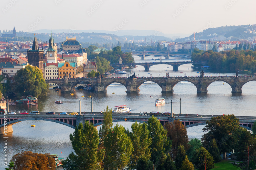 Ansicht von Prag mit Moldau und Prager Brücken