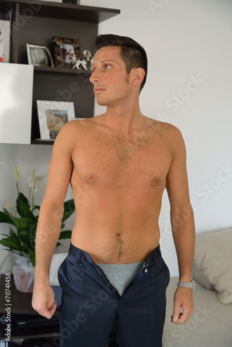 Принти на полотні sposo a torso nudo