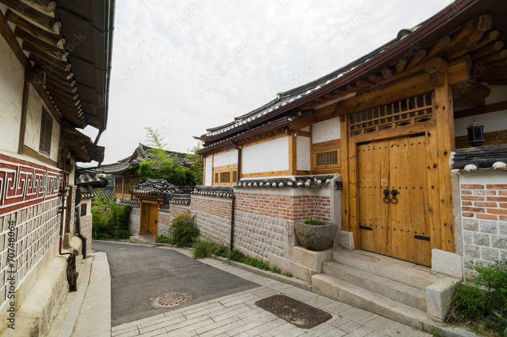 Obraz premium Bukchon Hanok Village (北村韓屋村) in Seoul, Korea