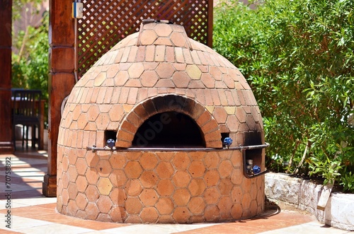 Brick oven for baking bread and pizza