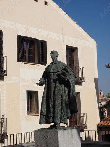 Escultura de San Juan de la Cruz en Segovia