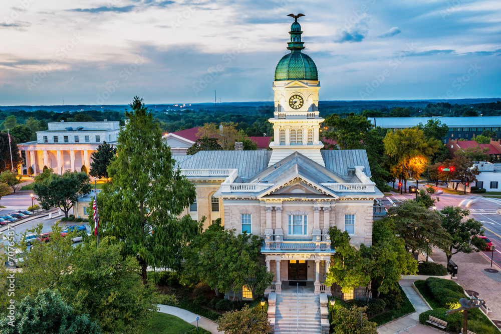 Naklejka premium Downtown of Athens, Georgia, USA, at dusk