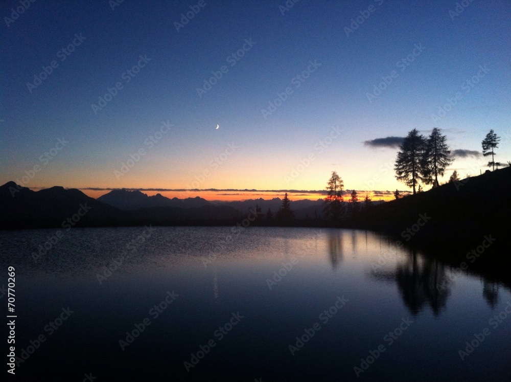 Obraz premium Mountain Lake Sunset Reflection With Moon