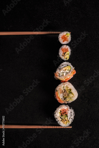 Maxi assorted sushi