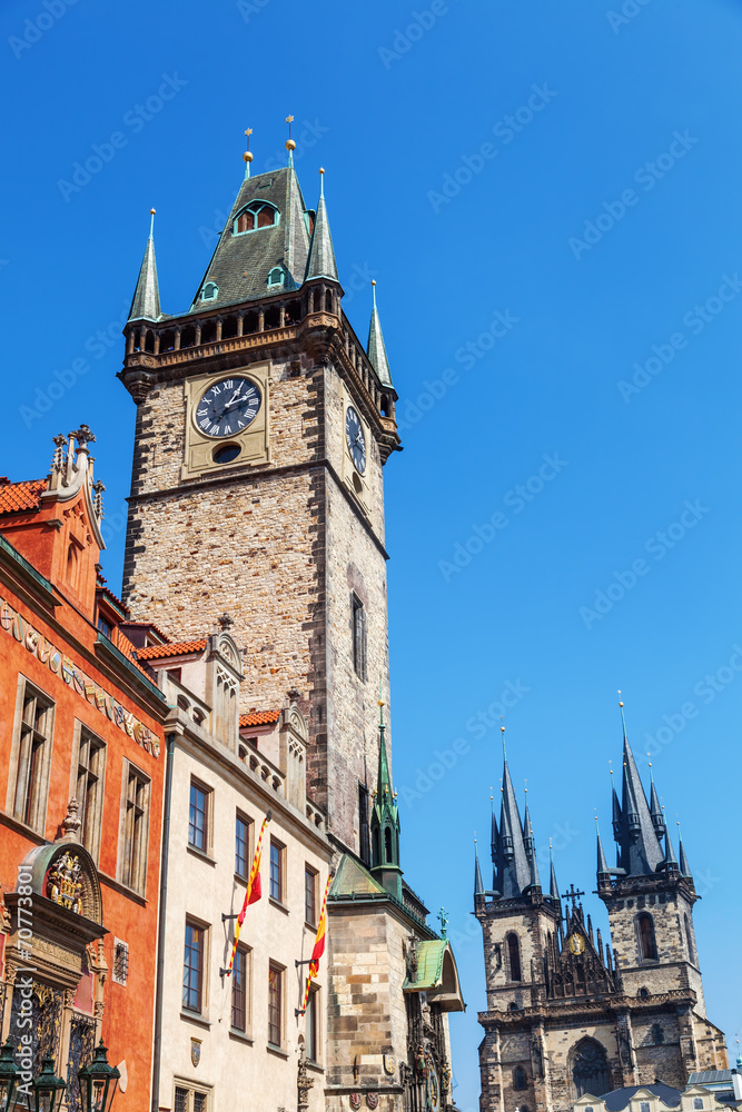 Rathausturm und Teynkirche in Prag