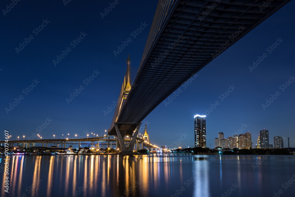 Fototapeta premium Bhumibol bridge at night