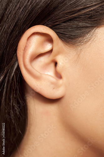 Foto close-up of female ear