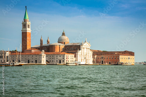 The church and monastery at San Giorgio Maggiore in the lagoon o © Lukasz Janyst