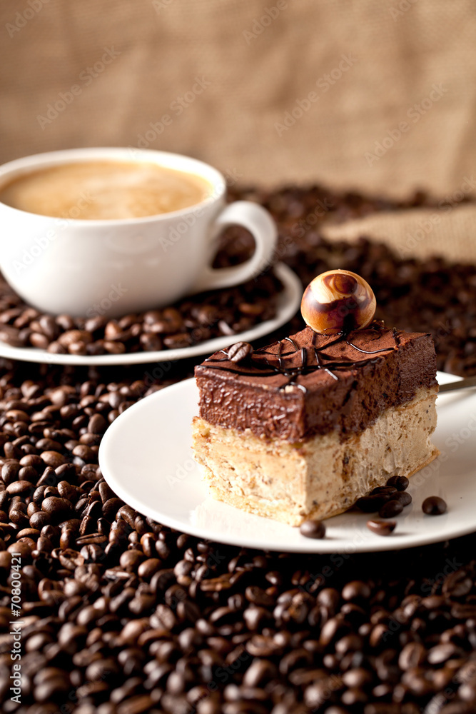 Frisch zubereitete Kaffe und kaffe kuchen Frisch zubereitete Kaffe und kaffe kuchen