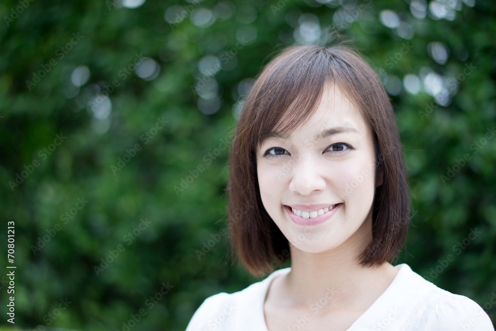 笑顔の女性 笑顔の女性