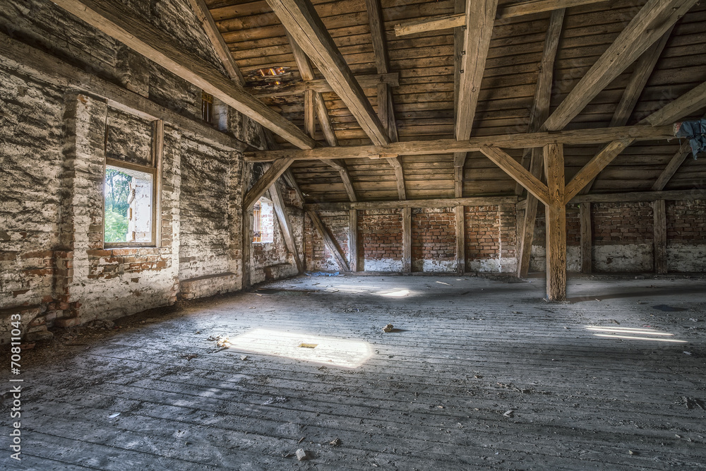 Obraz premium Loft in an old, abandoned building