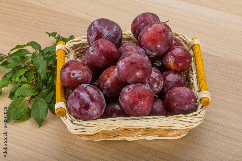 Fresh plums Fresh plums