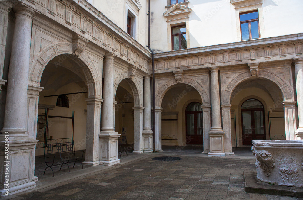 Padova courtyard