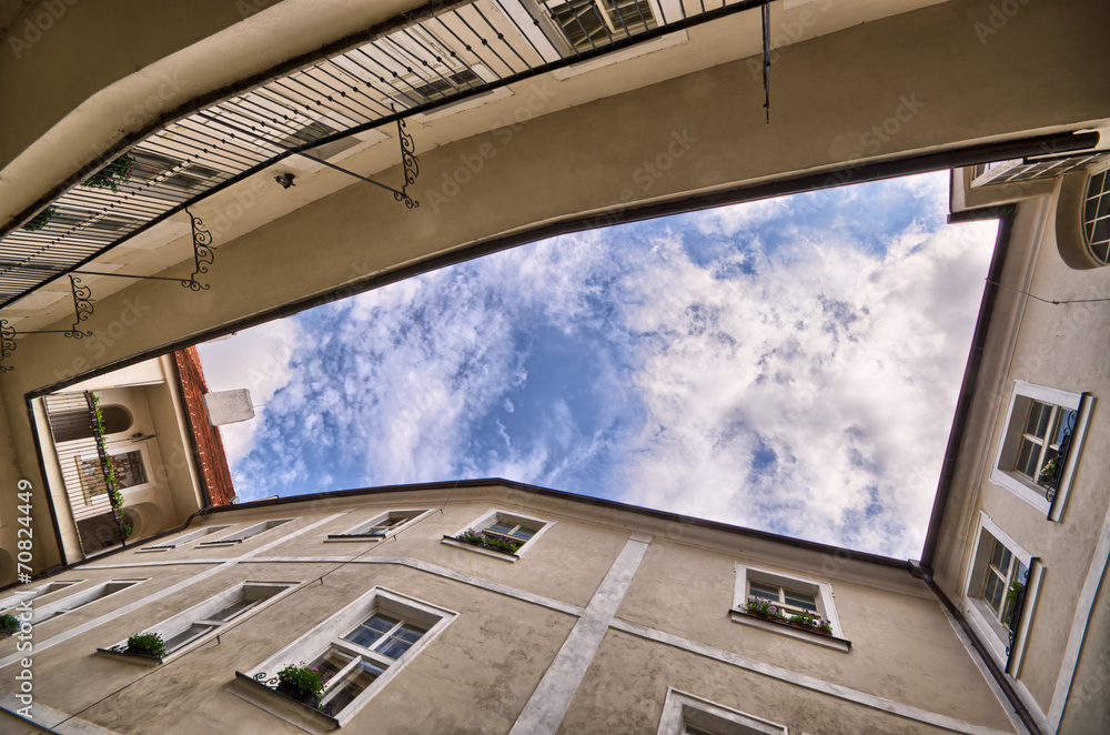 Fototapeta premium Between the buildings