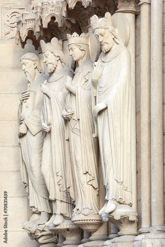 Fototapeta premium Notre Dame de Paris statues of saints