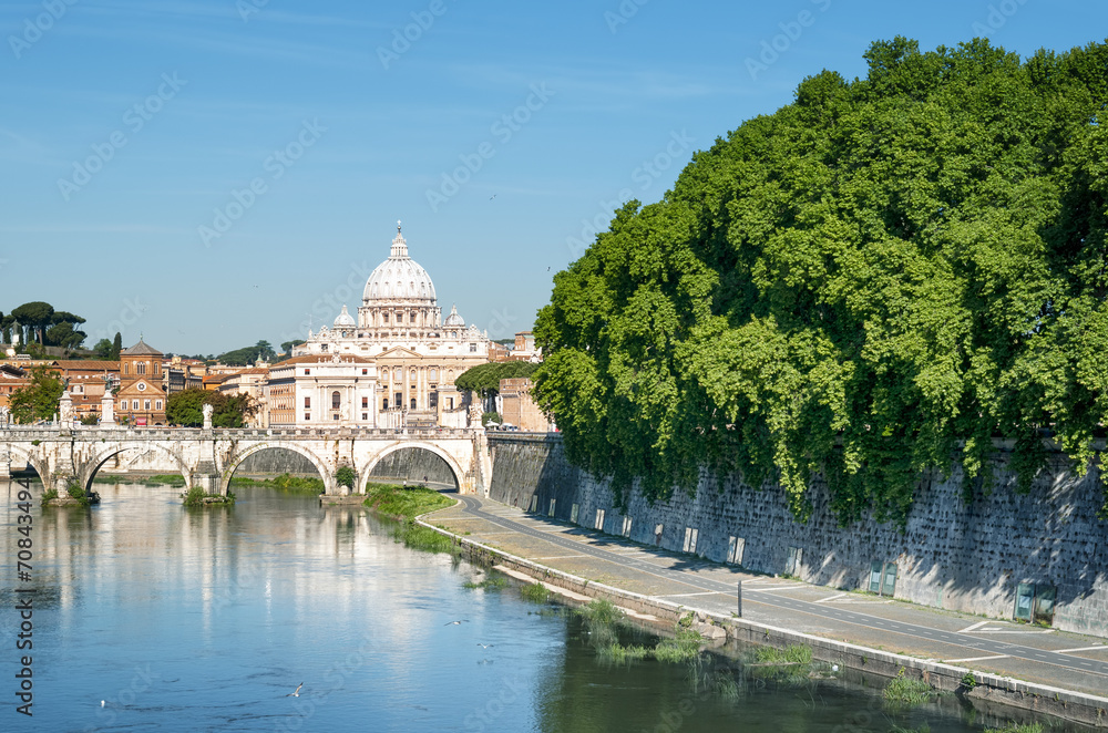 Obraz premium River Tiber, Ponte Sant Angelo and St. Peter's Basilica
