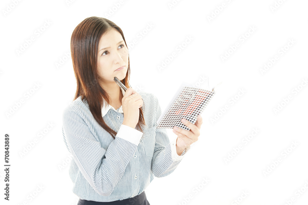 考え事をするOL